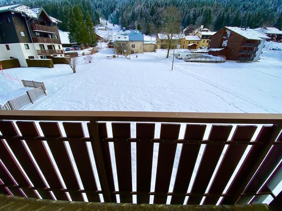 Charmant Appartement Au Pied Des Pistes De Lélex Exteriör bild
