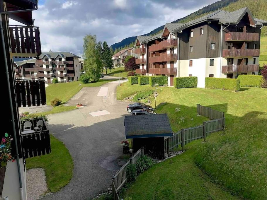 Charmant Appartement Au Pied Des Pistes De Lélex Exteriör bild